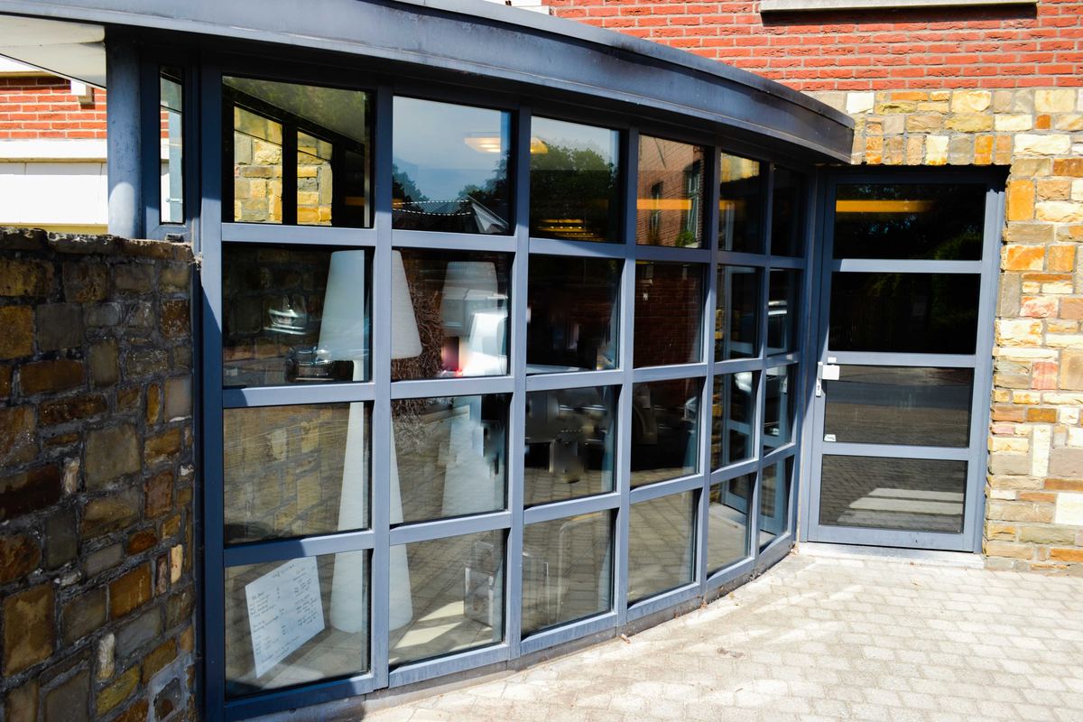 The entrance of Studio25 hair salon